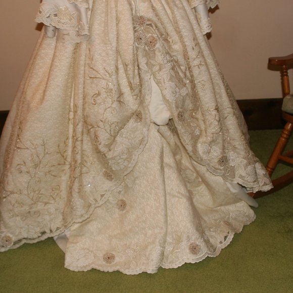 Stunning Gold/Ivory Ball Gown & Veil-Reduced $120! - Picture 9 of 16